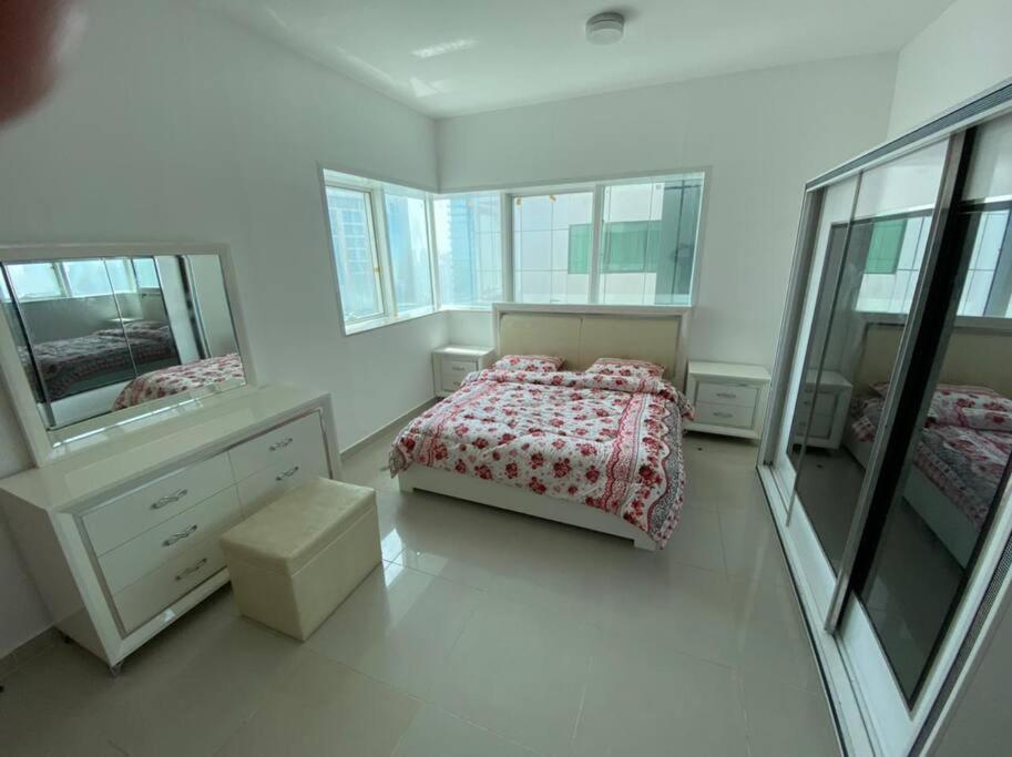 2 Bedroom With 4 King Size Beds Dubai Esterno foto